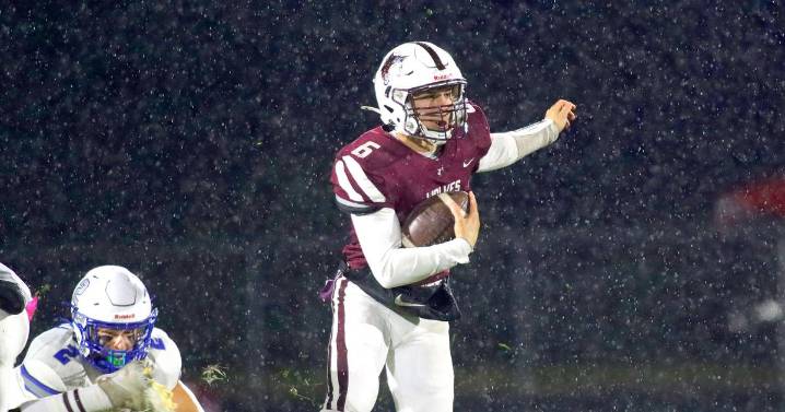 Photos: Vernon Hills vs, Prairie Ridge, Class 5A first-round playoff football  – Shaw Local