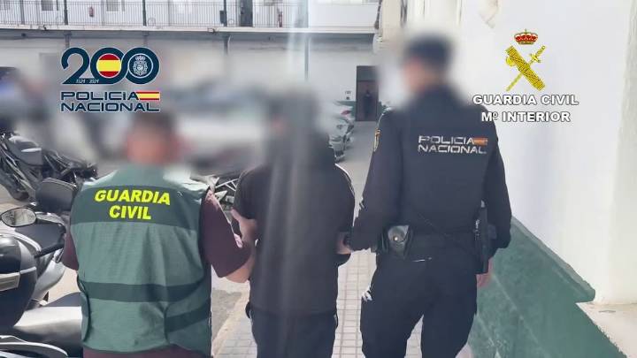 Tres detenidos por el homicidio de un hombre al que le robaron el móvil y estamparon contra unos contenedores en Torrevieja