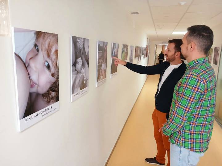 El Hospital Santa Ana acoge una exposición fotográfica para promover la lactancia materna