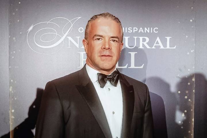 Raúl Rocha Cantú, dueño de Miss Universo, tiene una orden de aprehensión de la Fiscalía de Delincuencia Organizada