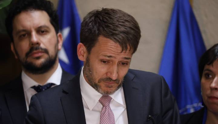 Pardow recordó a su padre al valorar rechazo de la acusación constitucional en su contra: "Hoy tuve el espacio que él no tuvo"