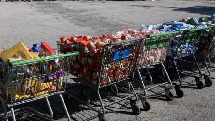 “Me siento culpable al comer”: Familias de bajos ingresos se preparan para perder acceso a miles de millones en ayuda federal