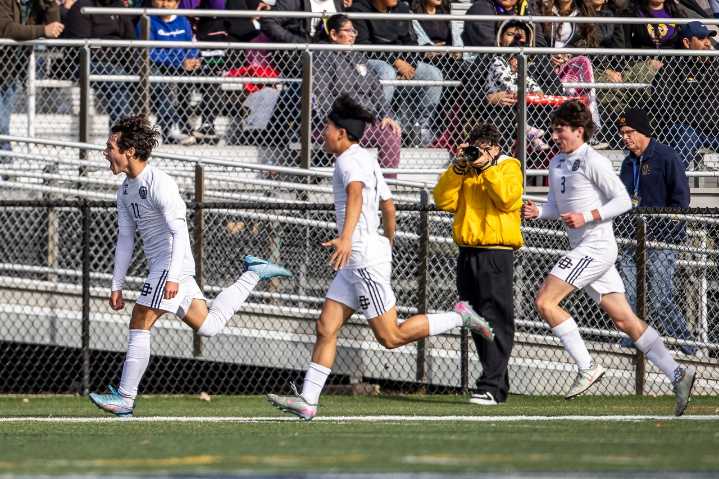 Zacks’ two-goal effort leads Country Day to D3 championship glory in 4