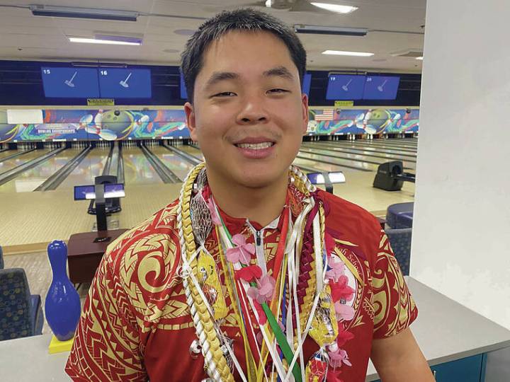 Castle’s Onodera clutches up for bowling championship