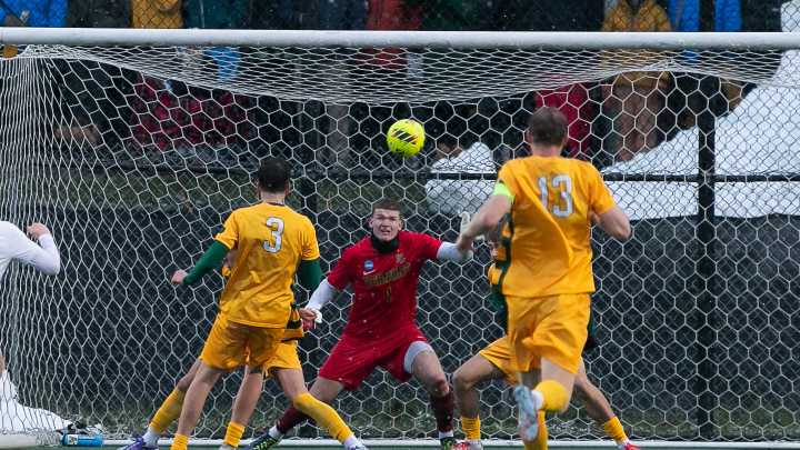 No. 1 Vermont soccer knocked out by Hofstra at NCAA Tournament