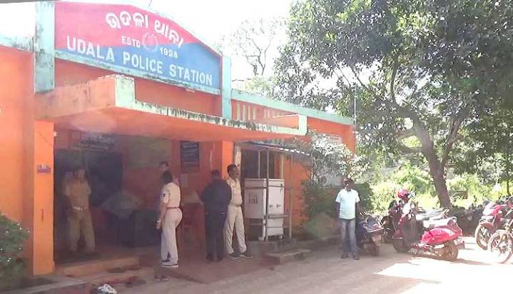 Mob Thrashes Two Suspected Burglars In Mayurbhanj; One Succumbs To Injuries