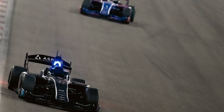 Un auto controlado por inteligencia artificial venció a Daniil Kvyat, expiloto de la Fórmula 1