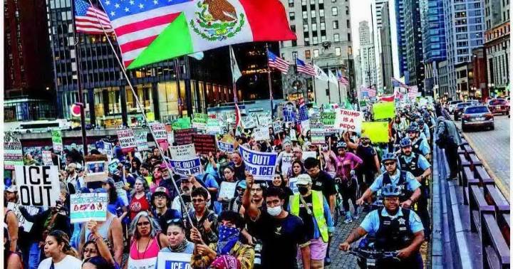 Chicago immigration agent on video punching restrained man