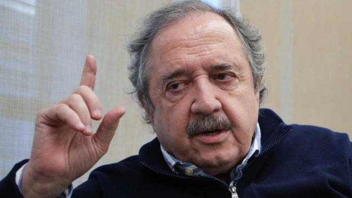 Ricardo Alfonsín advirtió que el Gobierno “va hacia su propia derrota” y alertó por una “deriva autoritaria”