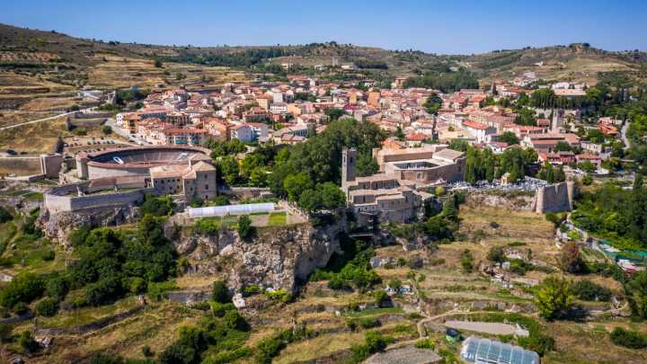 La villa de Guadalajara que es Pueblo Mágico del Año: a una hora de Madrid y repleto de campos de lavanda