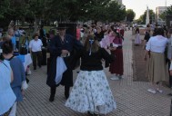 Colorido festejo del Día de la Tradición