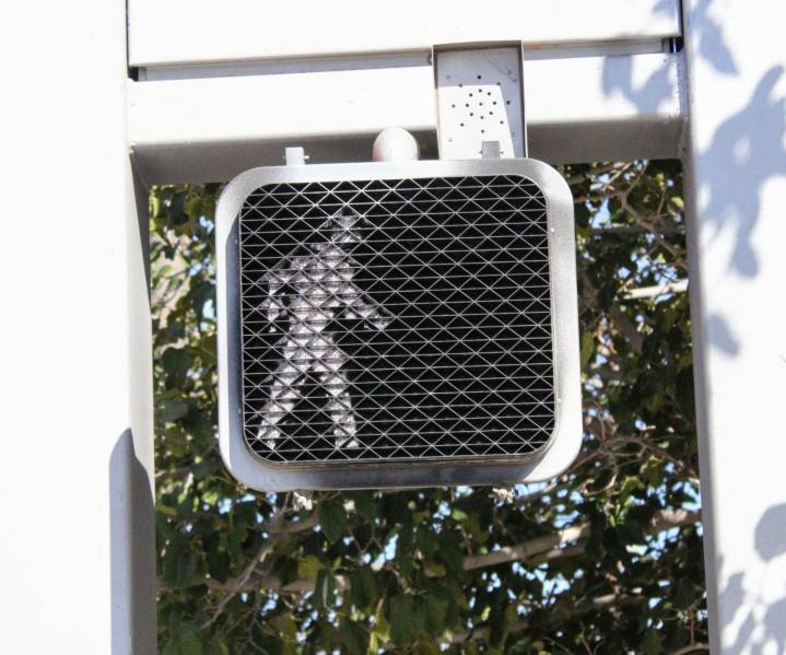 Reactivan semáforos peatonales en distintos puntos de la ciudad