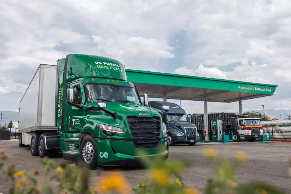 Estados Unidos activa arancel del 25% a camiones pesados importados: México, el más afectado