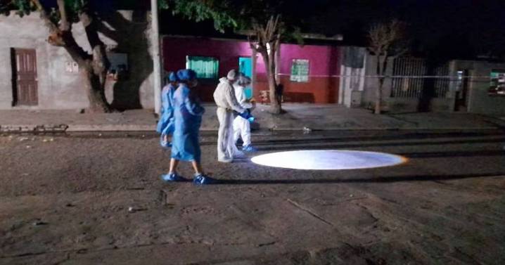 Balearon a una nena mientras jugaba en el patio de su casa