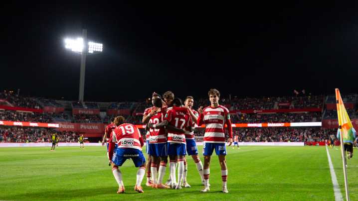El Granada CF planta cara al miedo escénico para sobreponerse a un Zaragoza combativo