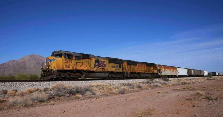 Shareholders of Union Pacific, Norfolk Southern support $85 billion rail merger