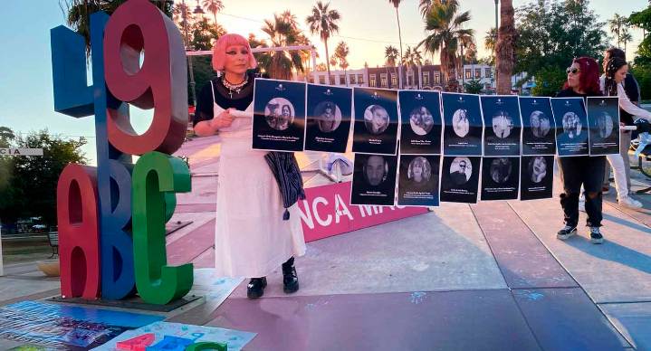 Colectivo ‘Corazones que no olvidan’ rinde homenaje y marcha por víctimas de Waldo’s y Guardería ABC en Hermosillo