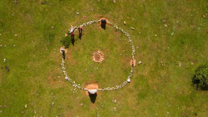 El pequeño pueblo en el País Vasco donde está 'el Stonehenge español': tiene megalitos de 2.800 años