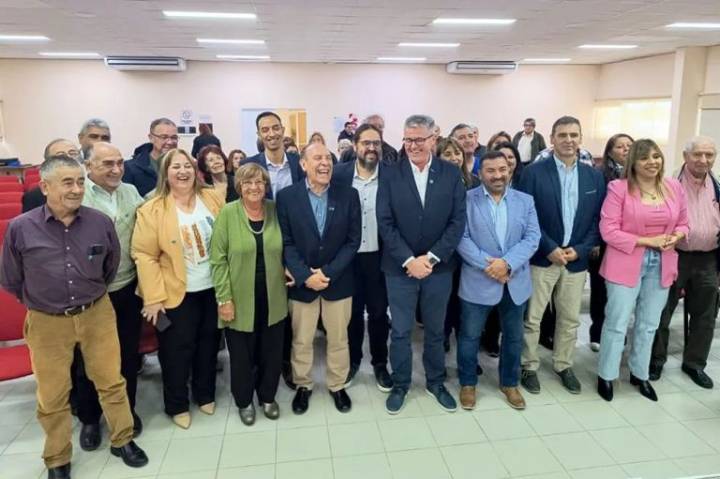 Regueiro participó la inauguración de un nuevo vacunatorio en Cutral Có