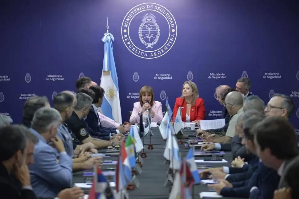 El ministro Gaspar Solá participó de la reunión del Consejo de Seguridad con la reemplazante de Bullrich