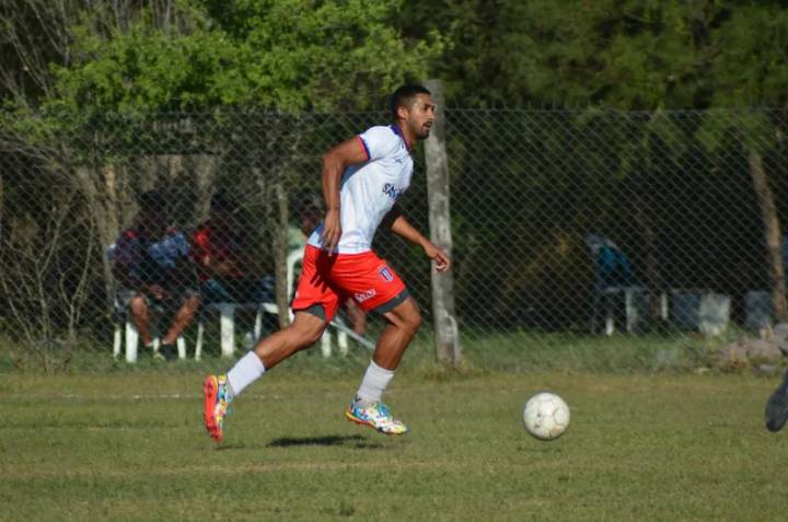 Unión Santiago buscará afianzarse como líder ante Talleres N.E.