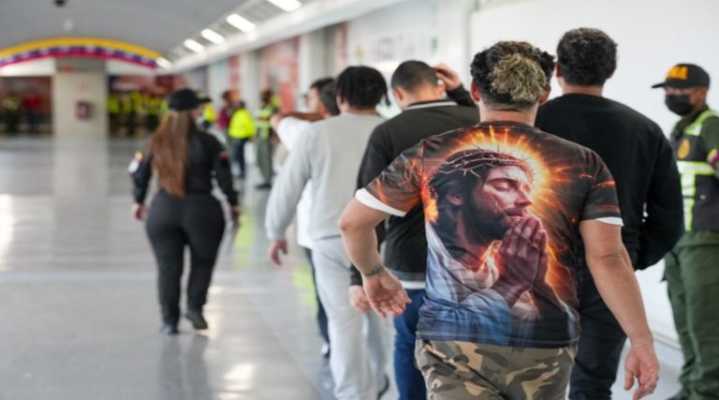 Gobierno nacional recibe a 166 connacionales que retornan en vuelo 83 desde Texas