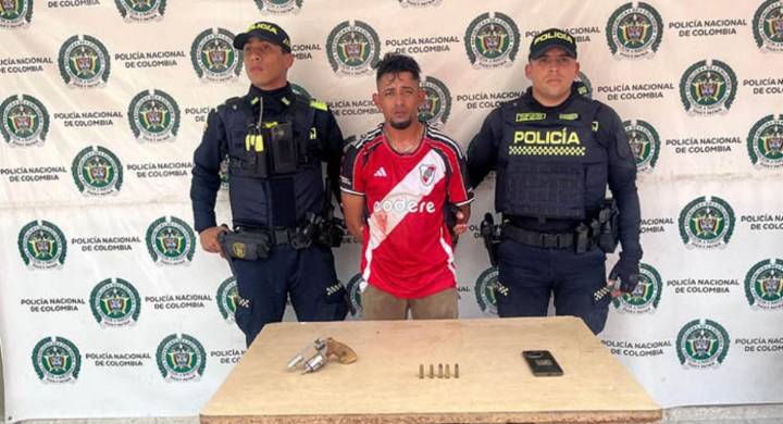 Cae por quinta vez ‘Pipe Bareta’ quien se burla de la justicia cada vez es capturado En el 2021 figuraba en el cartel de los más buscados y es señalado en participar en el asesinato de la pareja ambie