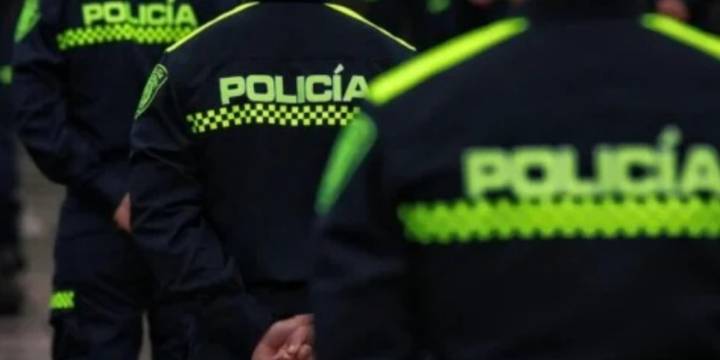 Prisión para dos policías que abandonaron su puesto: uno de ellos fue sorprendido teniendo relaciones íntimas