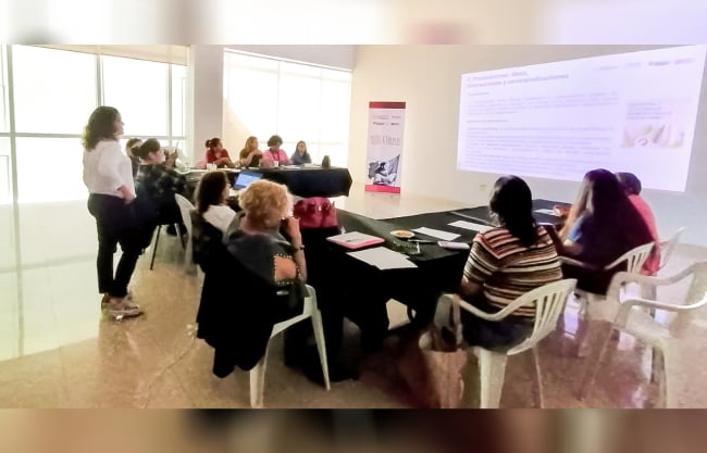 Capacitan a mujeres para vivir libres de violencia