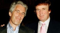 La respuesta de la Casa Blanca a los correos filtrados por demócratas que vincularían a Trump con una víctima de Jeffrey Epstein