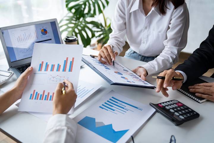 Stock Market LIVE: GIFT Nifty Hints At Muted Open; TCS, CAMS, Jindal Stainless Shares In Focus