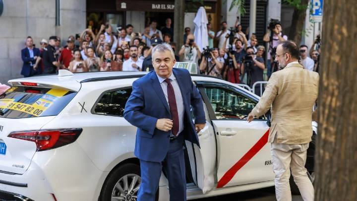 El juez deja libre a Santos Cerdán al considerar mitigado el riesgo de destrucción de pruebas