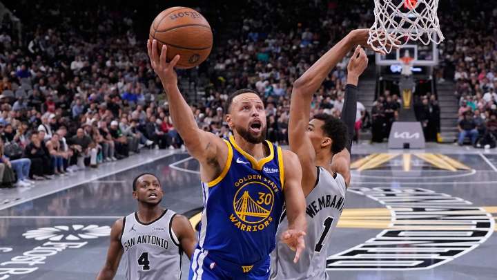 Curry scores season-high 49 points, Warriors beat Spurs in NBA Cup