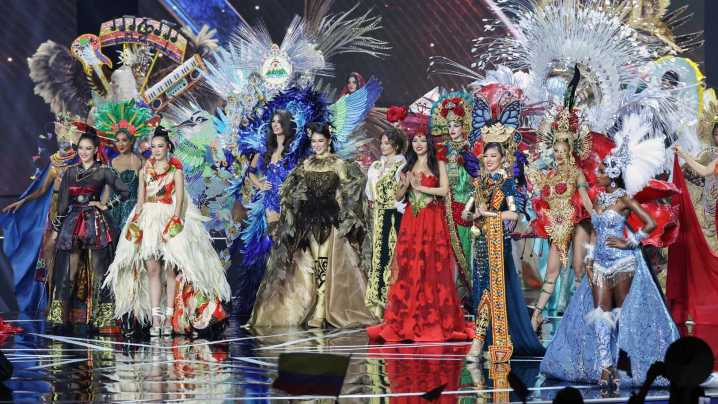 Fátima Bosch, En Diosa de las Flores Dentro la Competencia de Traje Nacional de Miss Universo