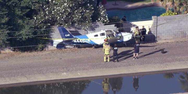 Small plane crashes on canal road in Mesa