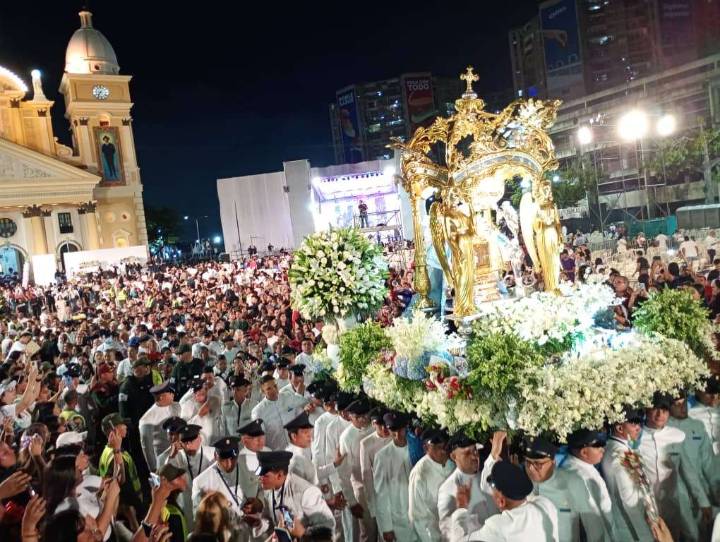 ¡20,000 hostias en la impresionante celebración de La Chinita!