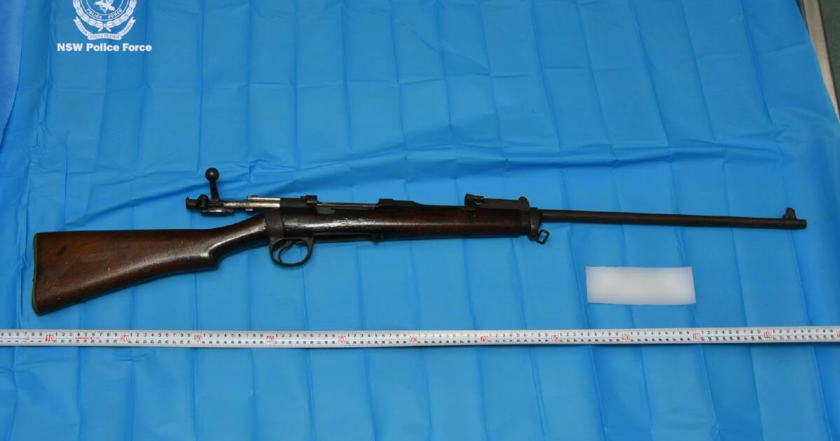 Tamworth man arrested after guns seized in Oxley police raid