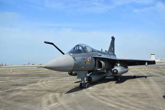 Indian combat aircraft crashes during demonstration at Dubai Air Show