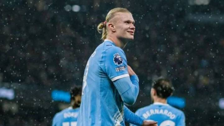 El City goleó al Liverpool y se le acercó al líder Arsenal