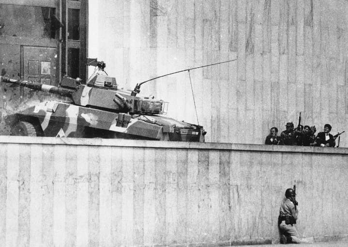 Petro busca imponer su relato sobre la toma y retoma del Palacio de Justicia