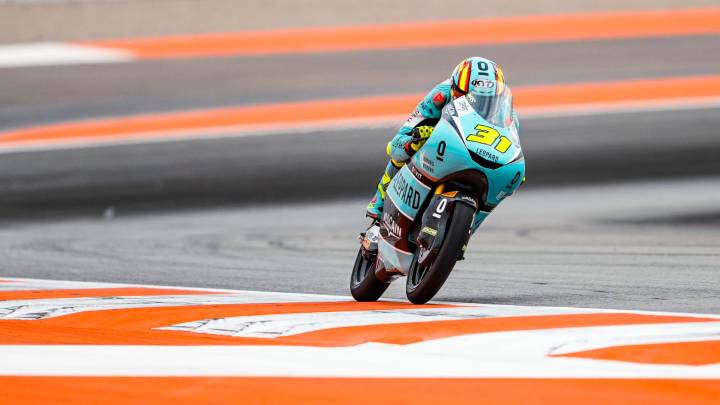¡Locura en Moto3! Adrián Fernández pulveriza el récord de la pista para hacerse con la pole