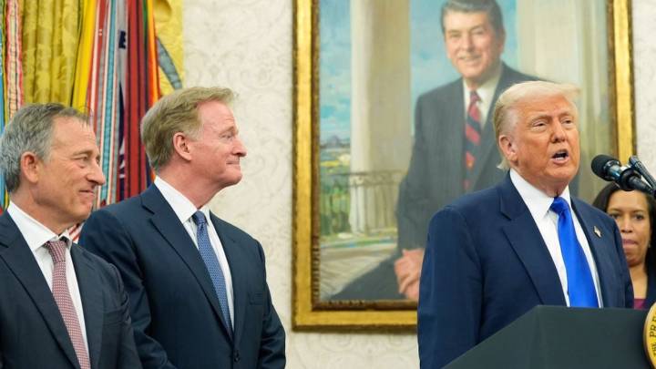 Nombrar el nuevo estadio de los Commanders en mi honor sería "hermoso": Trump