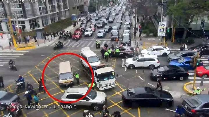 Miniván incendiada en San Borja: identifican combi que participó en incidente con colectiveros informales