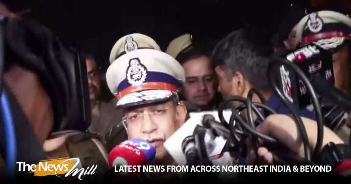 Explosion occurred in slow-moving vehicle that stopped at red light, nearby vehicles damaged: Delhi Police Commissioner