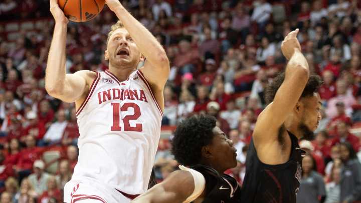 Tucker DeVries reaches 2,000 career points in Indiana basketball debut