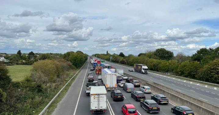 Opinion split on whether to raise UK motorway speed limit to 80mph