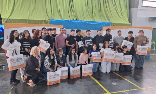 La Escuela 712 recibió equipamiento tecnológico entregado por Lotería del Chubut