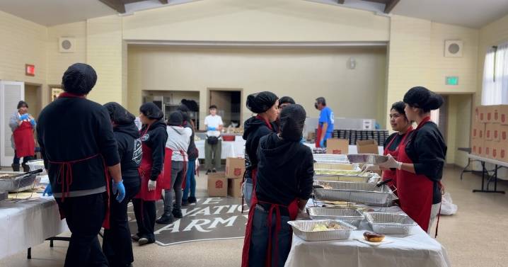 Volunteers serve hundreds during Santa Maria Salvation Army Thanksgiving meal
