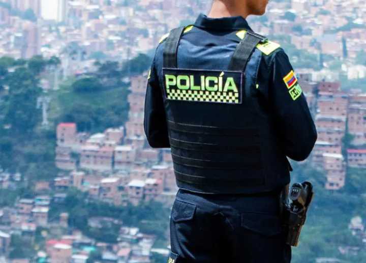 Murió tras un disparo accidental: subteniente de la Policía en Boyacá bajo investigación por muerte de su pareja