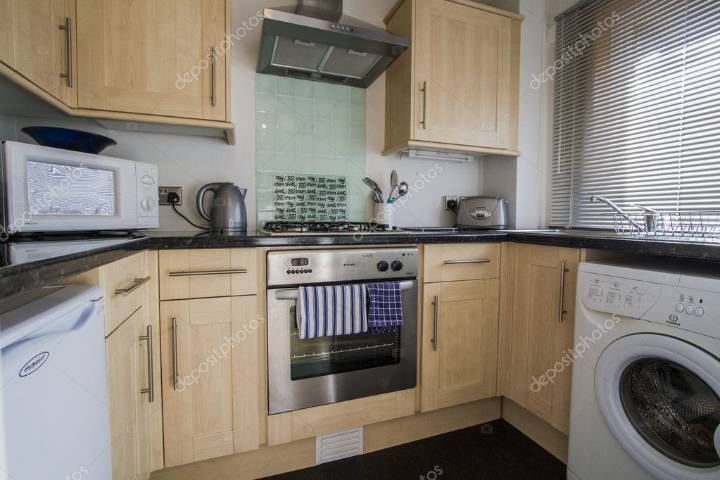 Dorm Kitchens & December Dinners: Why Shared Cooking Spaces Become Food Poisoning Hotspots